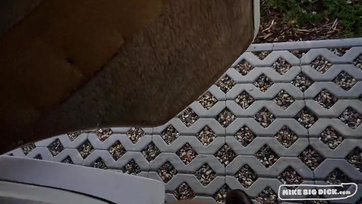 Pour un peu d’argent liquide, la beauté française s’est amusée avec la grosse queue Thumb