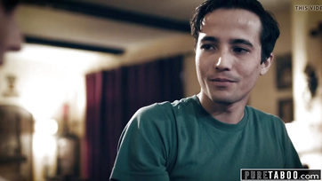 Le beau jeune homme a réussi à pénétrer avec sa grosse queue le trou brûlant de sa belle-mère à la poitrine généreuse Thumb