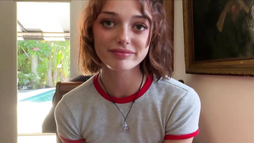 Ma jolie belle-sœur rousse voulait sentir ma queue dans son minou étroit Thumb